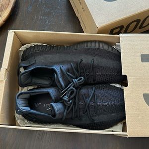 Yeezy Boost 350 V2 size 11, never worn.